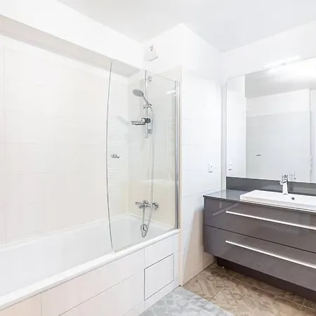 Guestready - Vibrant Duplex Delight Near Park *