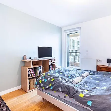 Guestready - Vibrant Duplex Delight Near Park