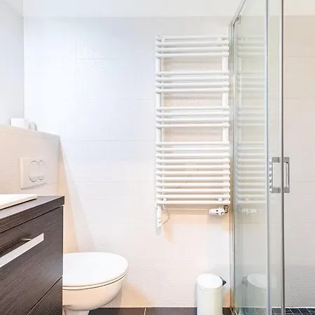 Guestready - Vibrant Duplex Delight Near Park